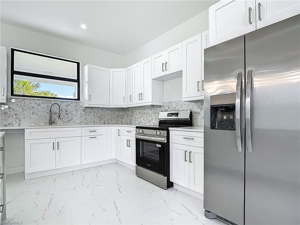 2707 36th Ave SE, Naples, FL 34117-18