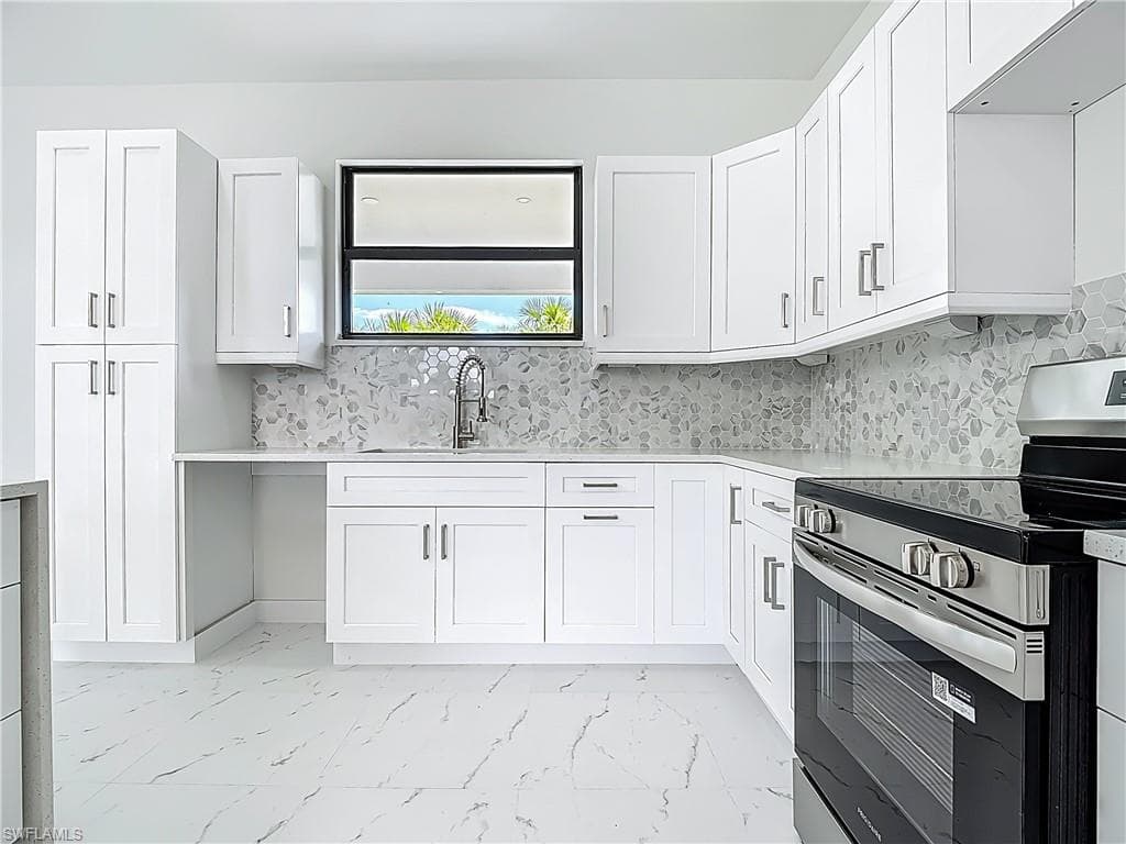 2707 36th Ave SE, Naples, FL 34117-19
