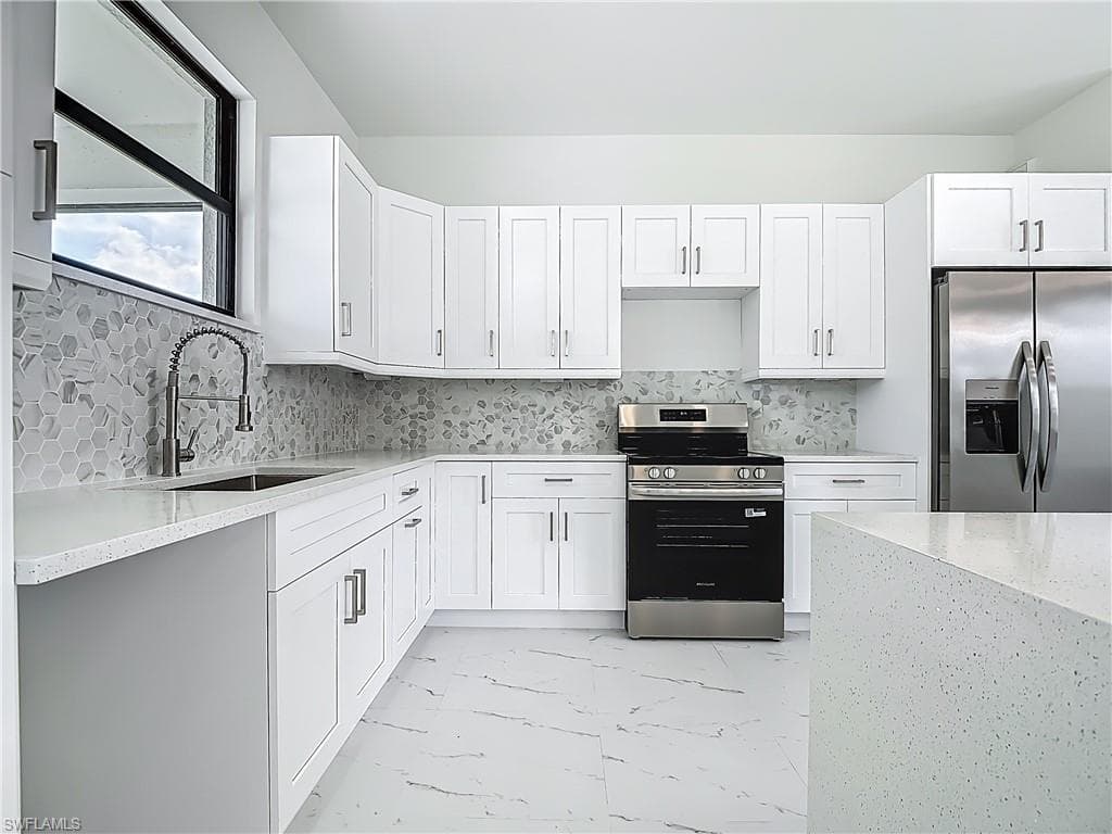 2707 36th Ave SE, Naples, FL 34117-22