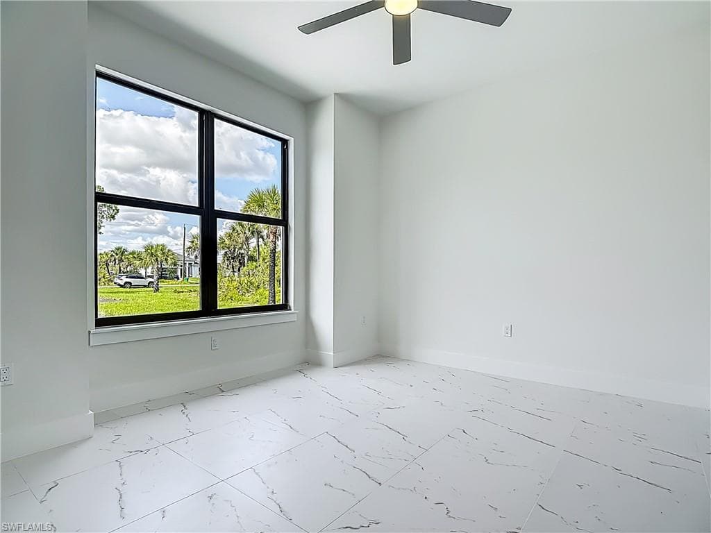 2707 36th Ave SE, Naples, FL 34117-27