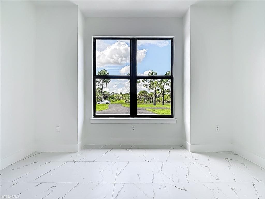 2707 36th Ave SE, Naples, FL 34117-28