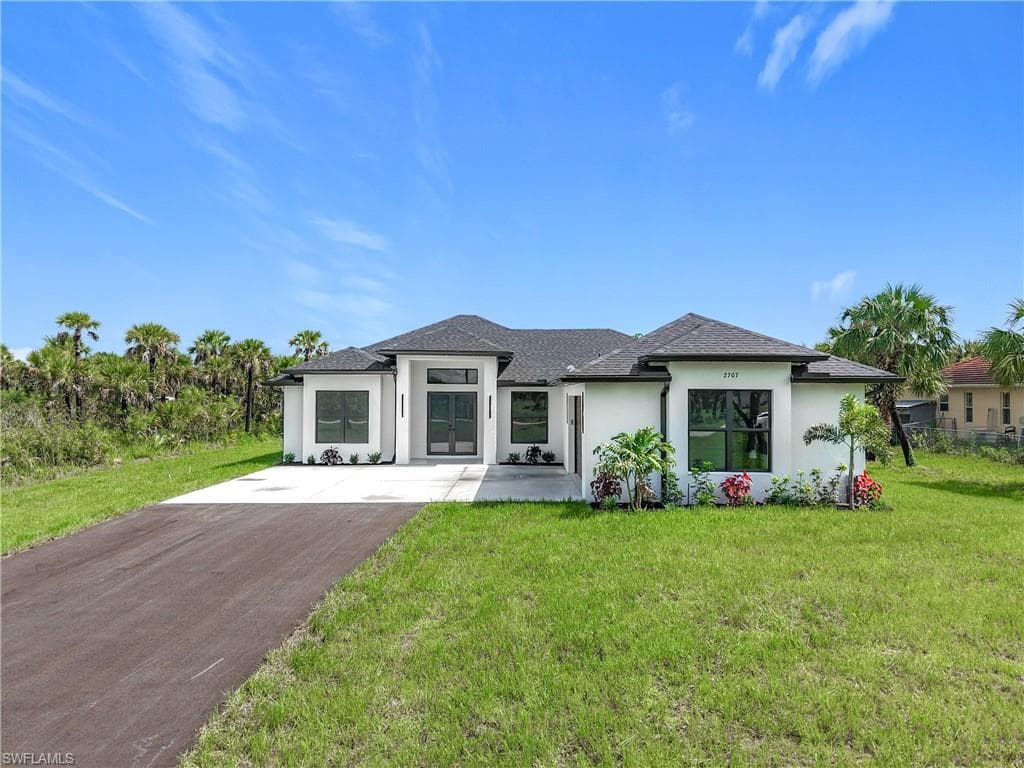 2707 36th Ave SE, Naples, FL 34117-2