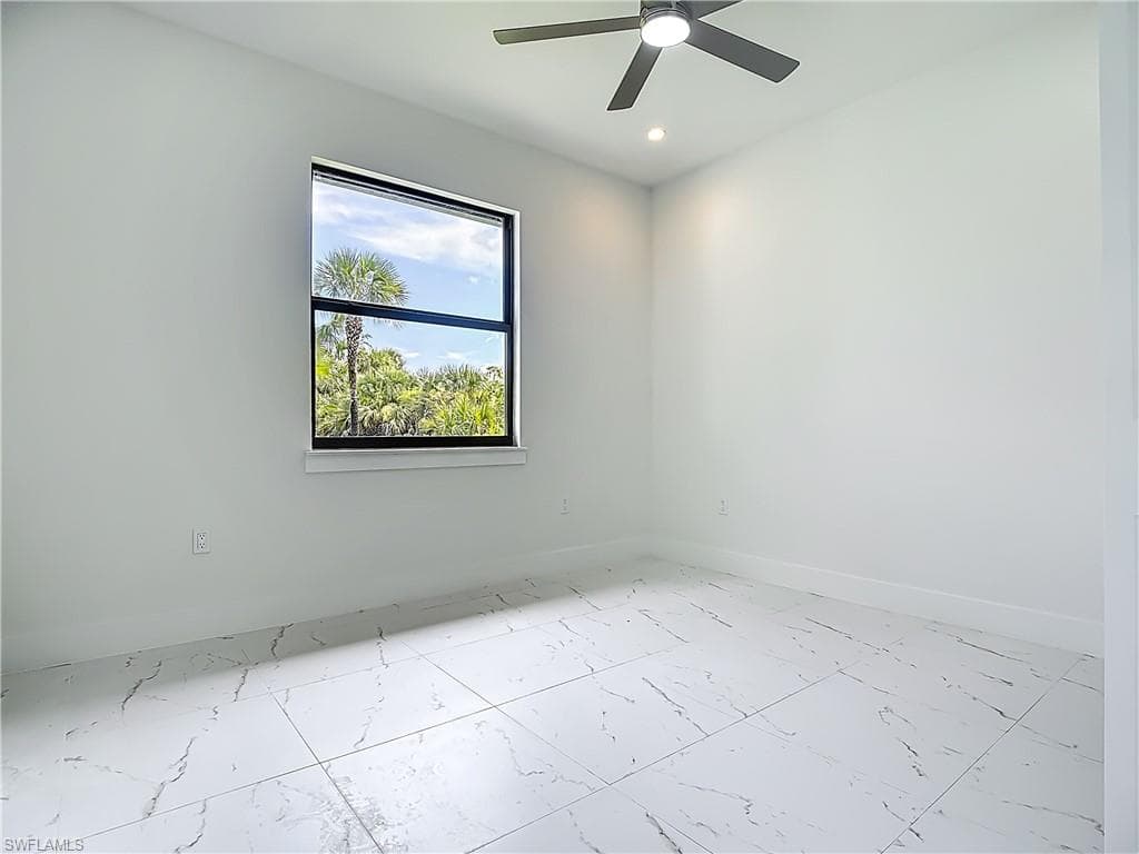 2707 36th Ave SE, Naples, FL 34117-38
