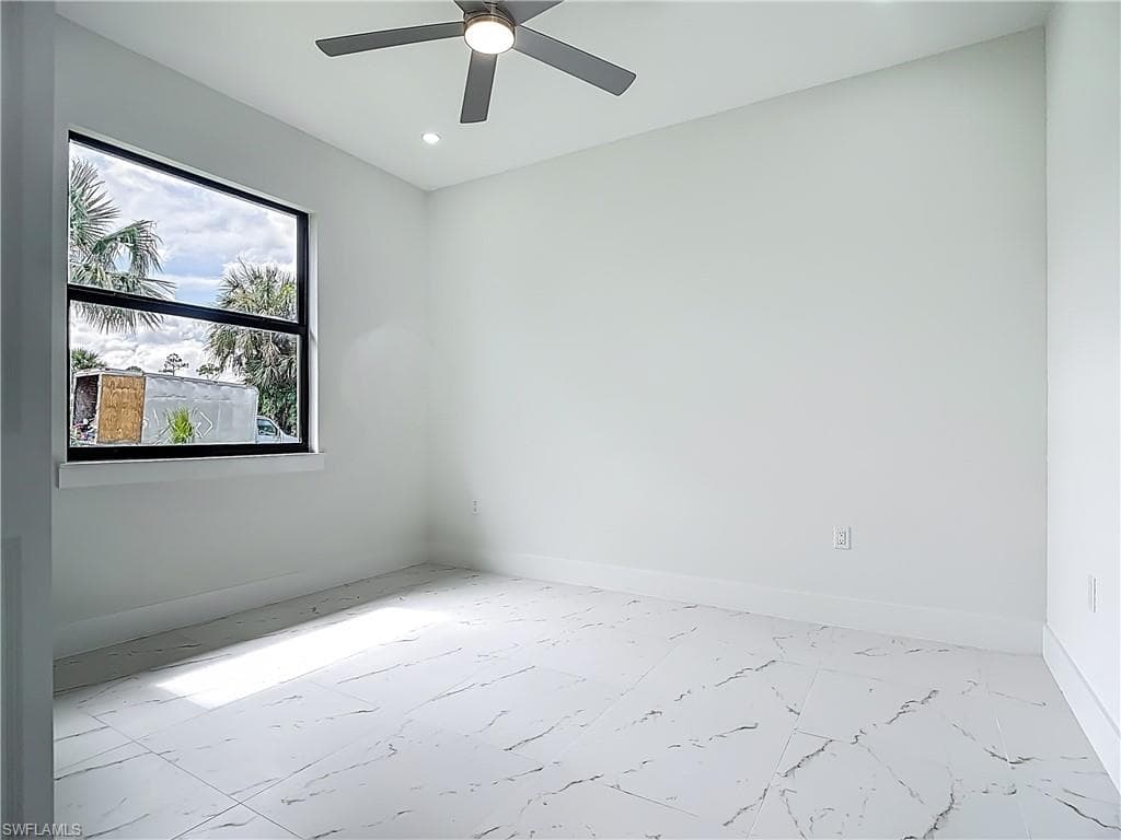 2707 36th Ave SE, Naples, FL 34117-40