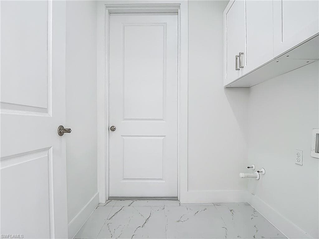 2707 36th Ave SE, Naples, FL 34117-42