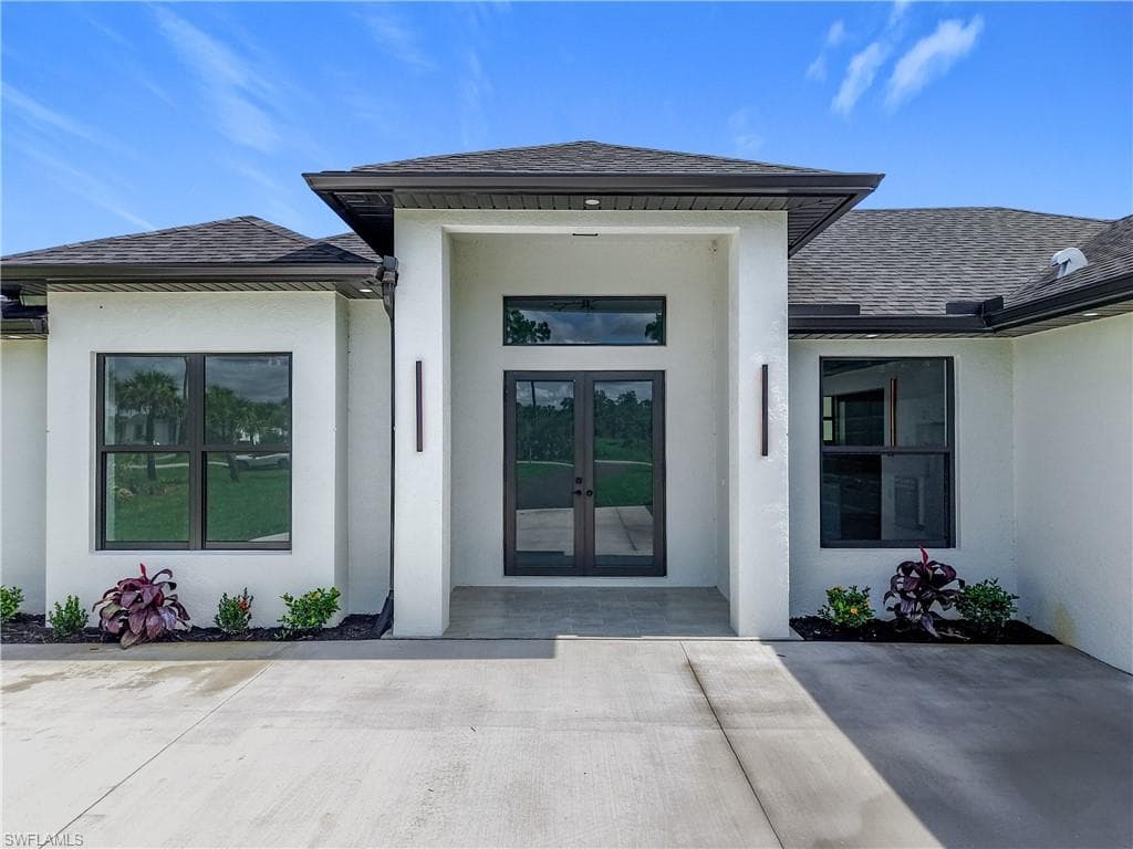 2707 36th Ave SE, Naples, FL 34117-4