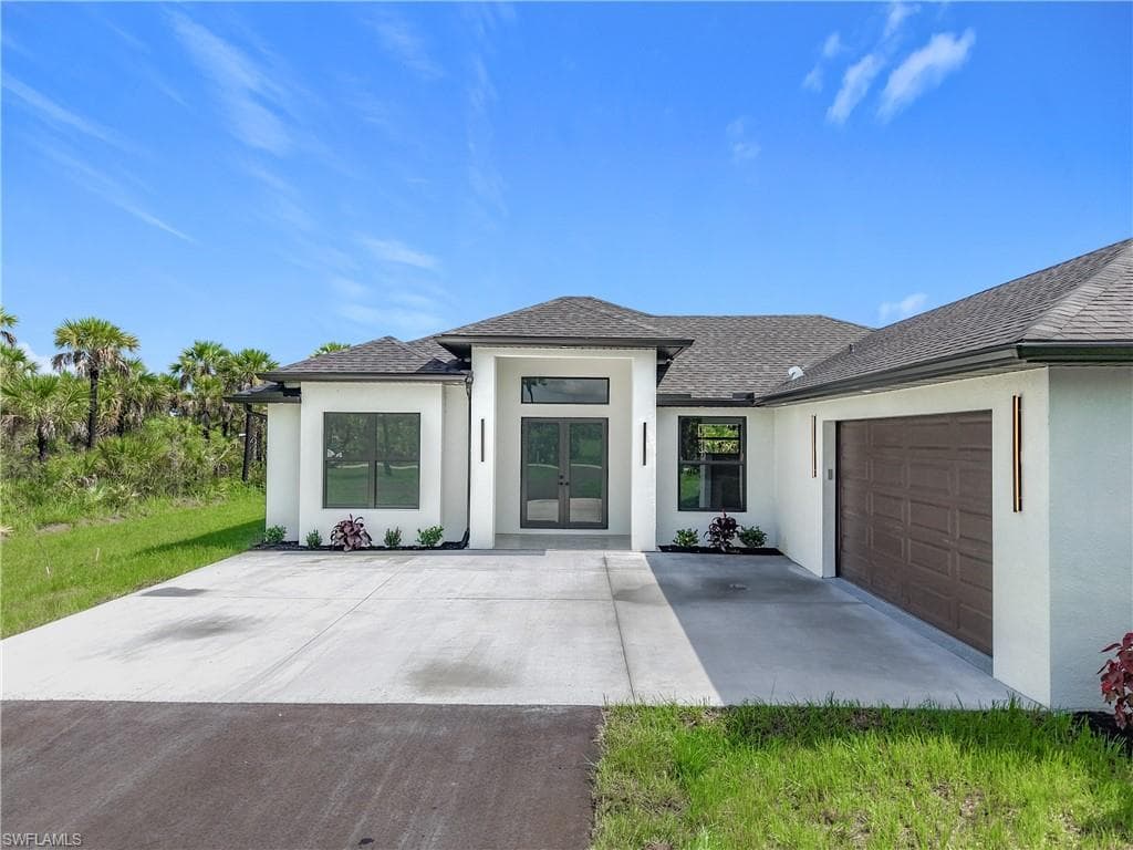 2707 36th Ave SE, Naples, FL 34117-5