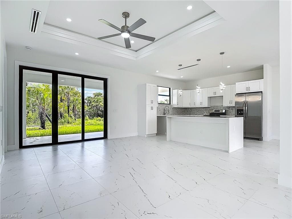 2707 36th Ave SE, Naples, FL 34117-7