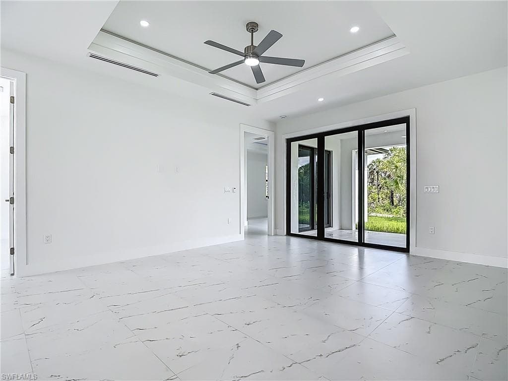 2707 36th Ave SE, Naples, FL 34117-8