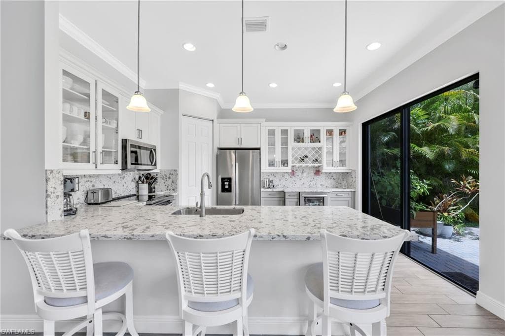 8847 Madrid Cir, Naples, FL 34104-12