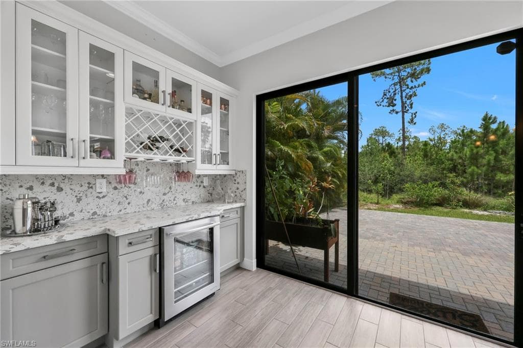 8847 Madrid Cir, Naples, FL 34104-15
