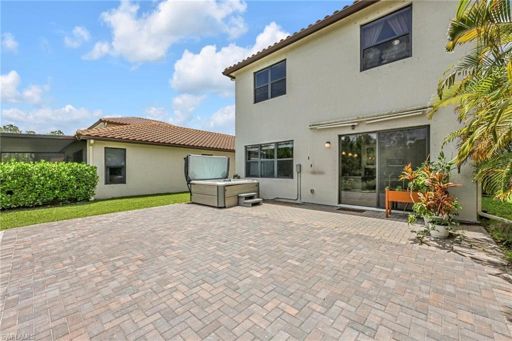 8847 Madrid Cir, Naples, FL 34104-27