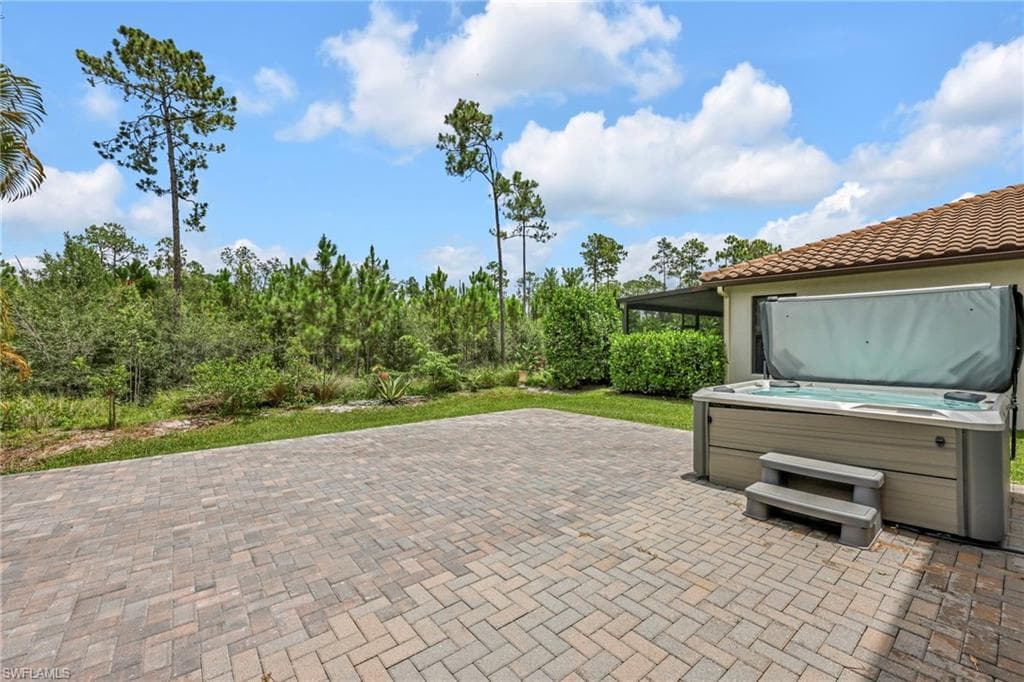 8847 Madrid Cir, Naples, FL 34104-28