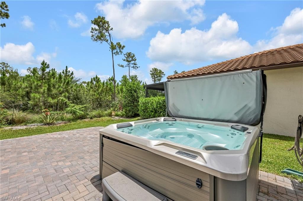 8847 Madrid Cir, Naples, FL 34104-29