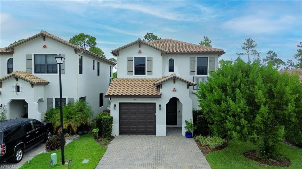 8847 Madrid Cir, Naples, FL 34104-4