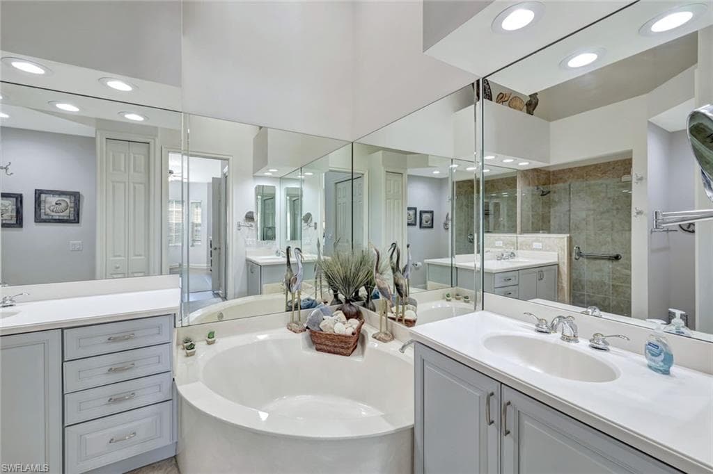 7842 Hawthorne Dr 1703, Naples, FL 34113-19