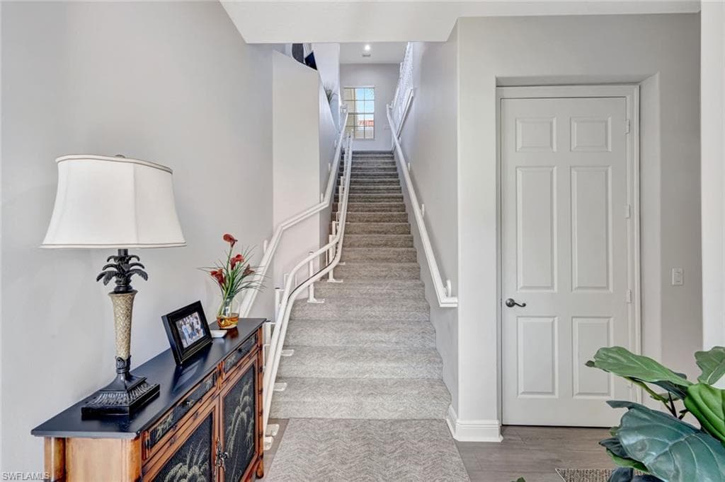 7842 Hawthorne Dr 1703, Naples, FL 34113-5