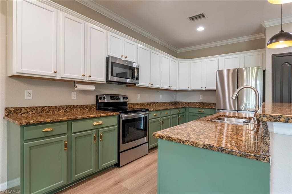 2470 Heydon Cir E, Naples, FL 34120-10