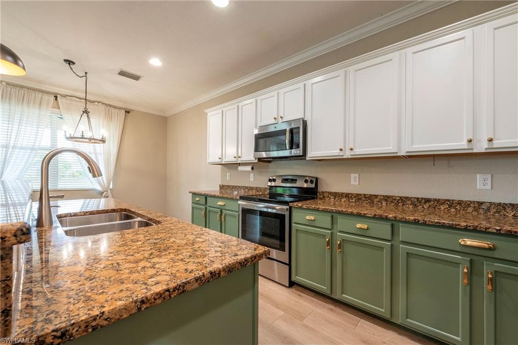 2470 Heydon Cir E, Naples, FL 34120-11
