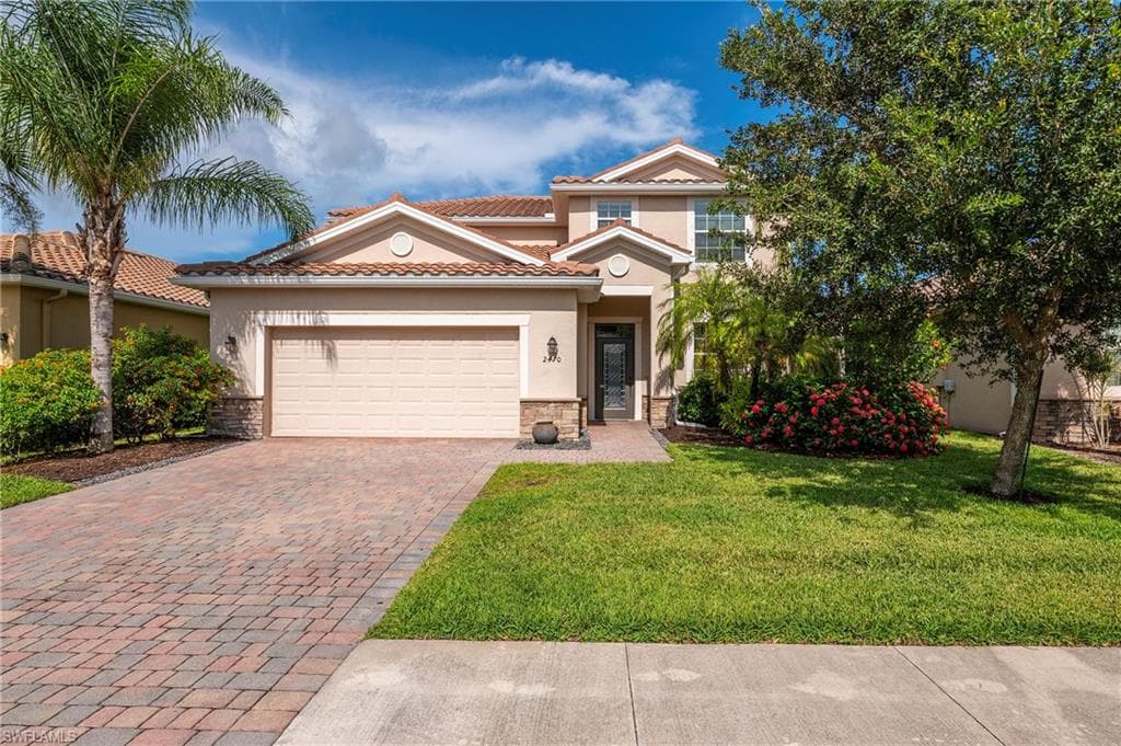 2470 Heydon Cir E, Naples, FL 34120-1