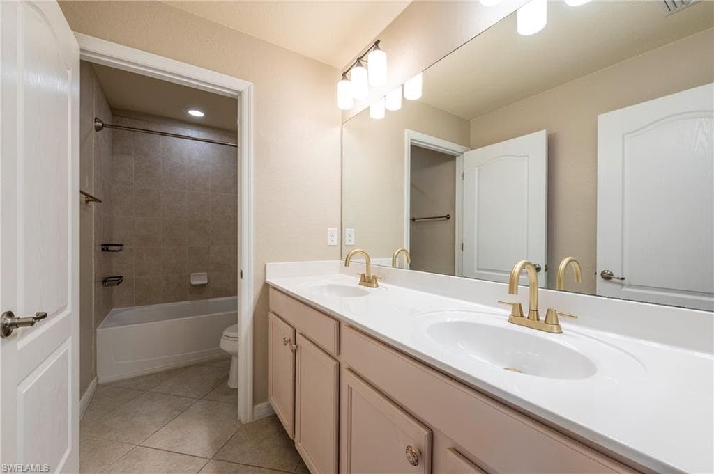 2470 Heydon Cir E, Naples, FL 34120-19