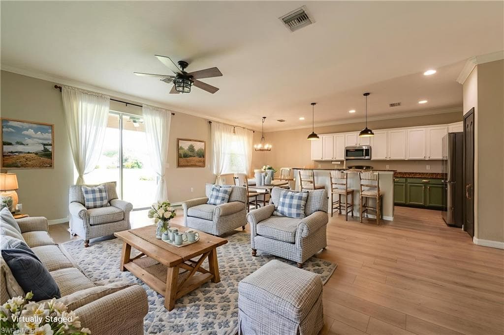 2470 Heydon Cir E, Naples, FL 34120-4