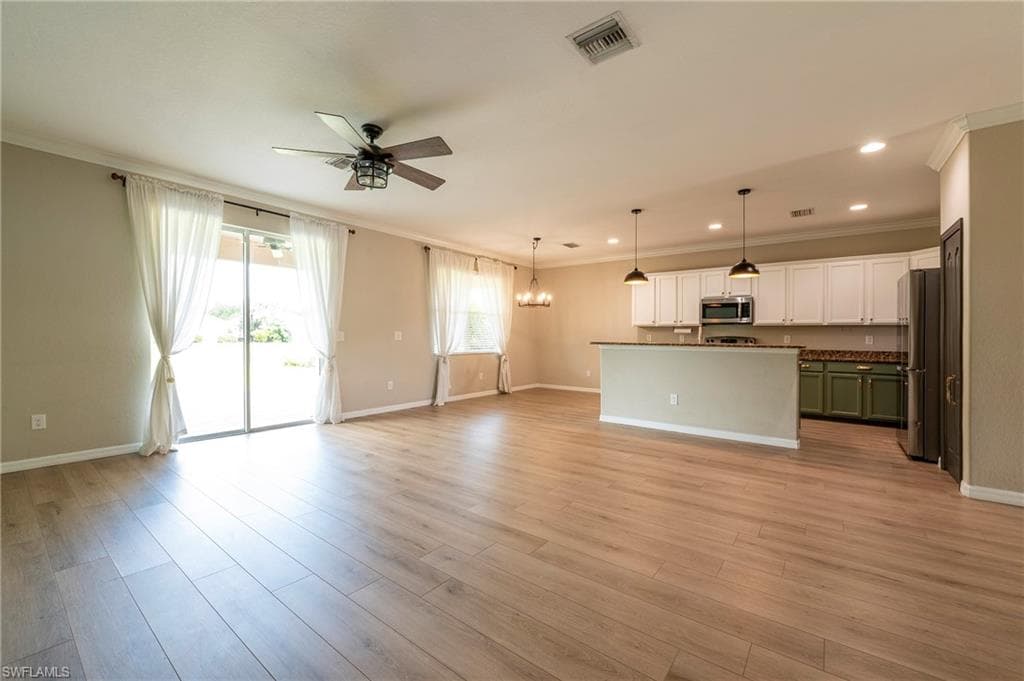 2470 Heydon Cir E, Naples, FL 34120-5