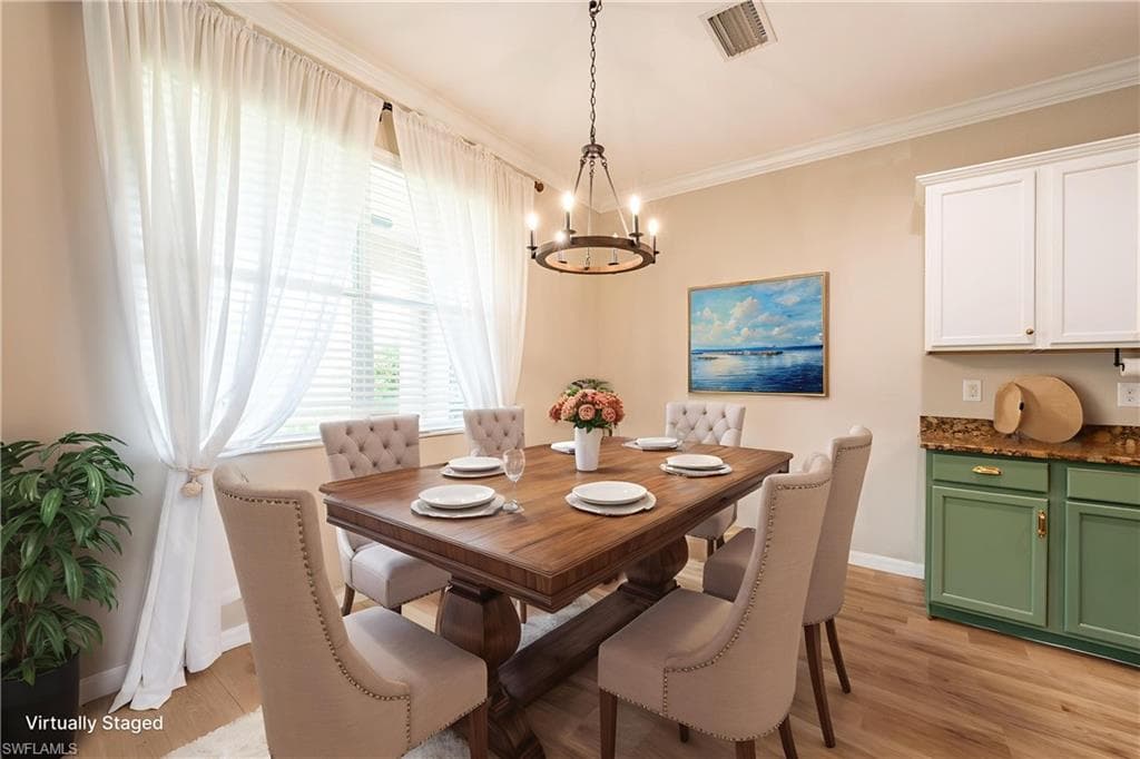 2470 Heydon Cir E, Naples, FL 34120-8