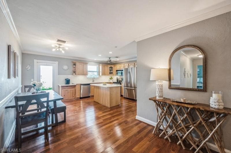1154 Vernon Pl, Marco Island, FL 34145-9