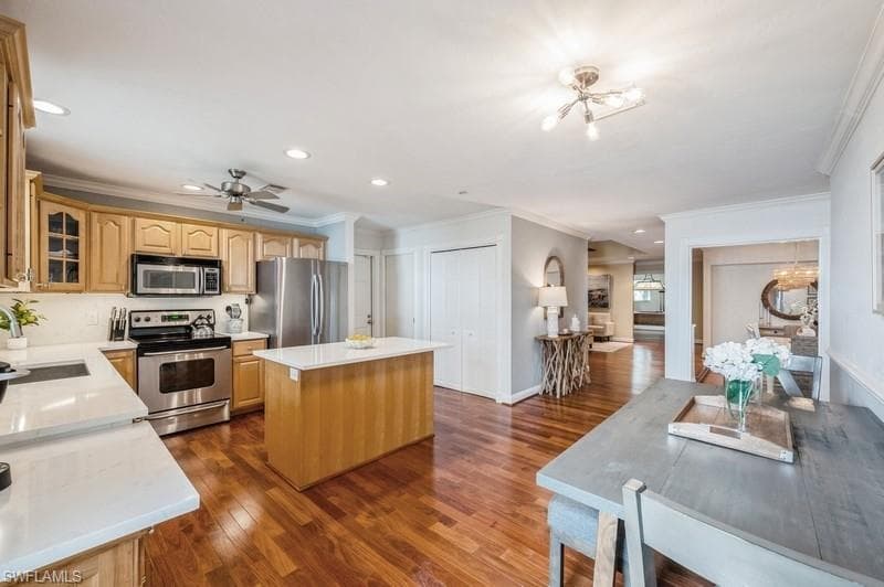 1154 Vernon Pl, Marco Island, FL 34145-10