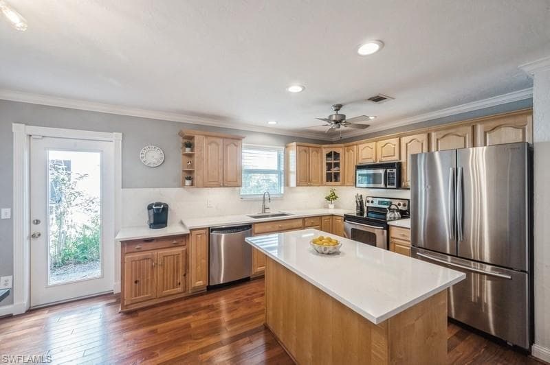 1154 Vernon Pl, Marco Island, FL 34145-11