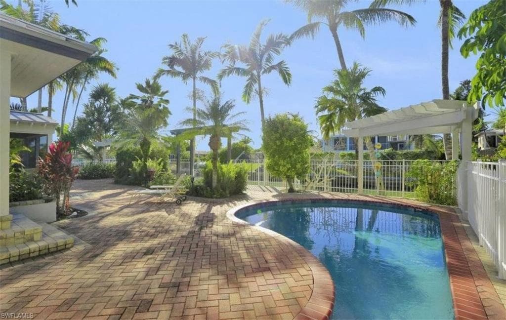 1154 Vernon Pl, Marco Island, FL 34145-21