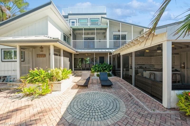 1154 Vernon Pl, Marco Island, FL 34145-44