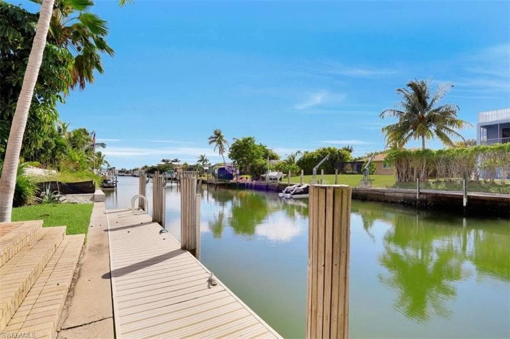 1154 Vernon Pl, Marco Island, FL 34145-47