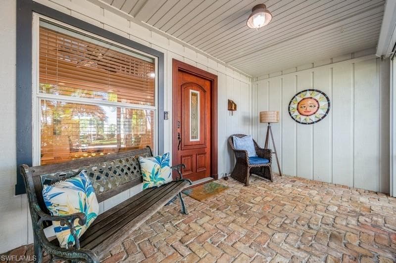 1154 Vernon Pl, Marco Island, FL 34145-4