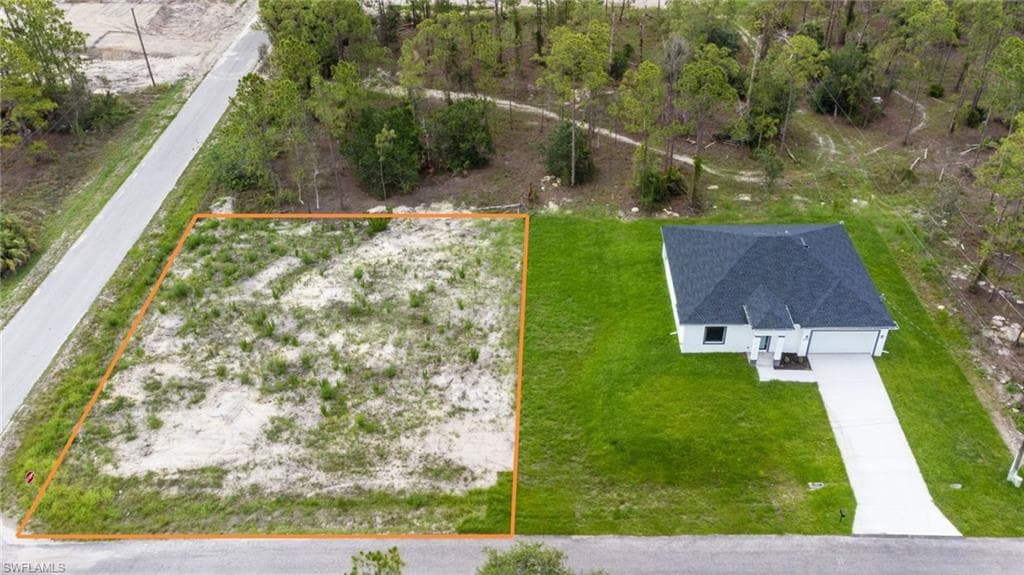 2801 13th St, Lehigh Acres, FL 33972-3