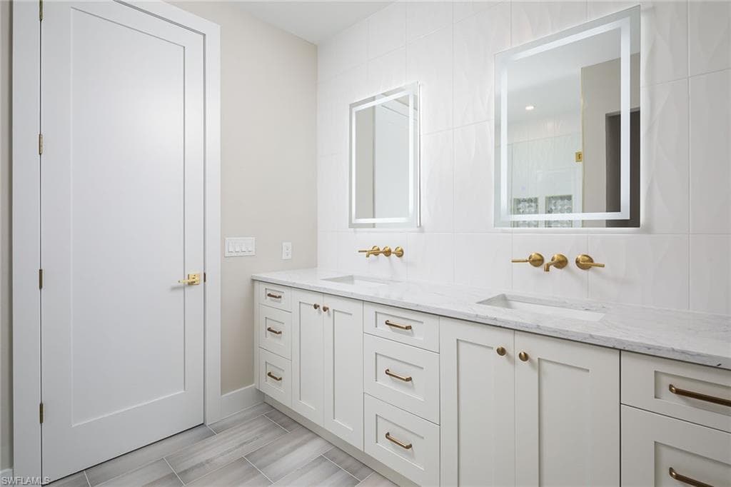 7573 Cordoba Cir, Naples, FL 34109-22