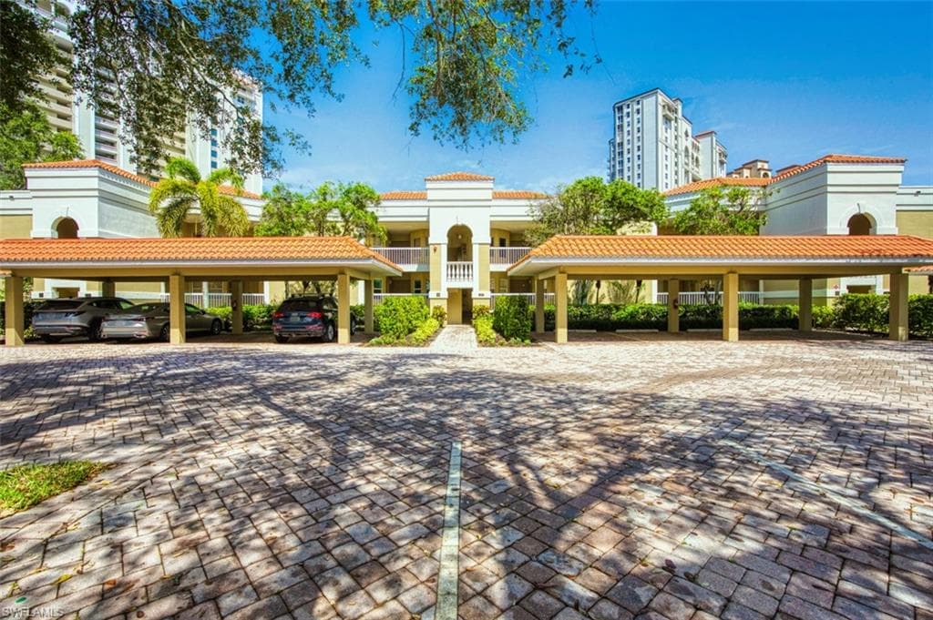 6549 Marissa Loop 21, Naples, FL 34108-6
