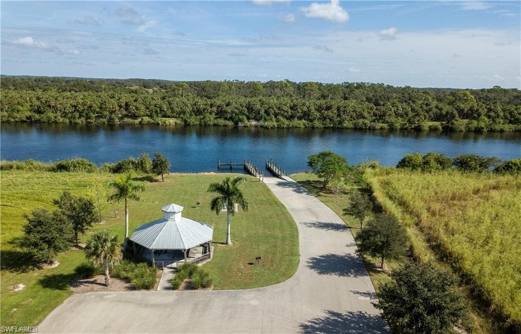 22921 Florida Rosemary Ln, Alva, FL 33920-5