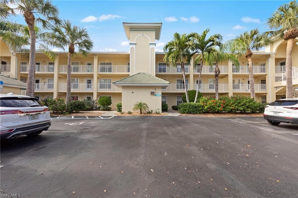 15495 Cedarwood Ln 9-103, Naples, FL 34110-2