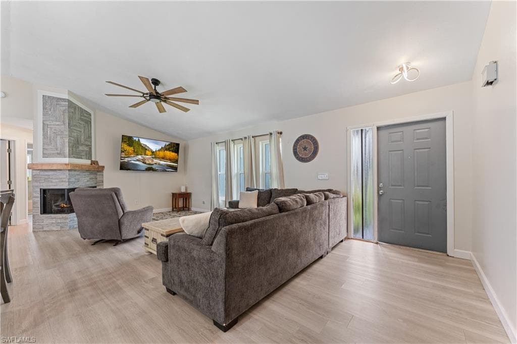 420 10th Ave, Cape Coral, FL 33990-5