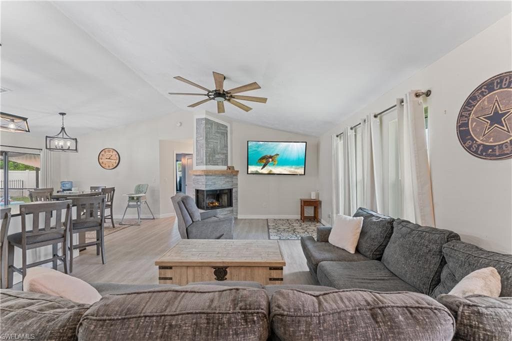 420 10th Ave, Cape Coral, FL 33990-6