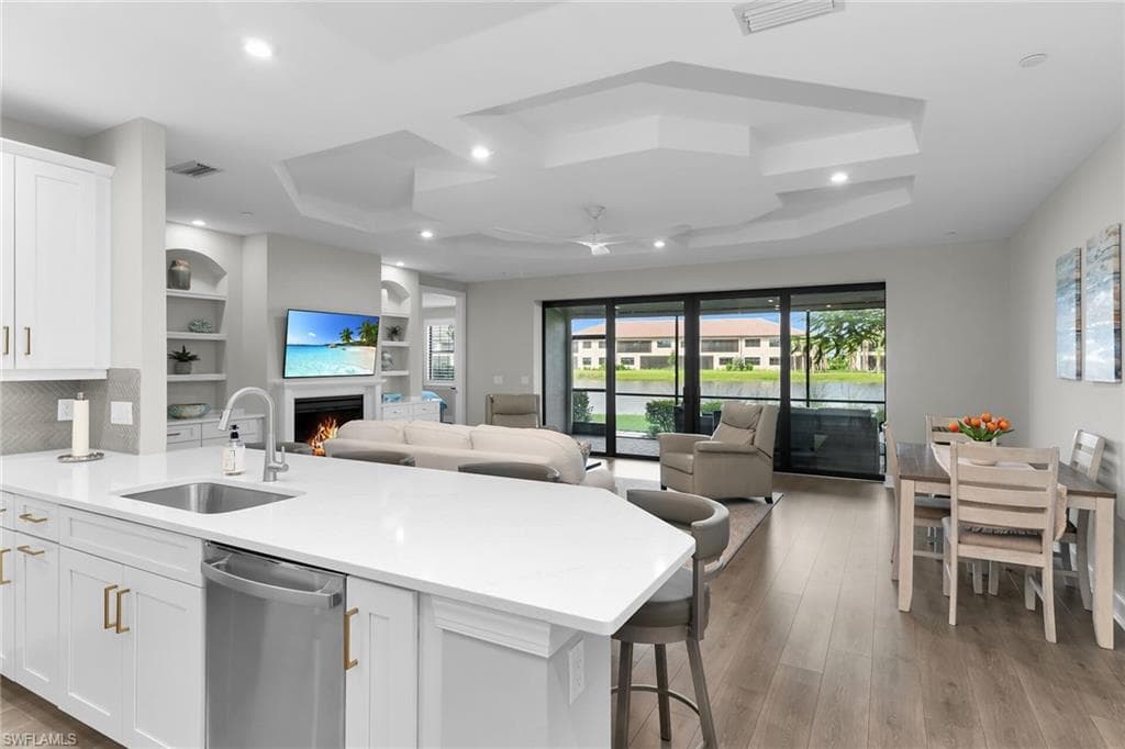 15249 Zeno Way 102, Naples, FL 34114-5