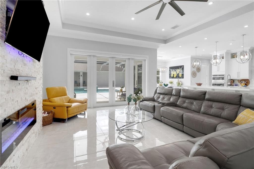 1086 21st St SW, Naples, FL 34117-10