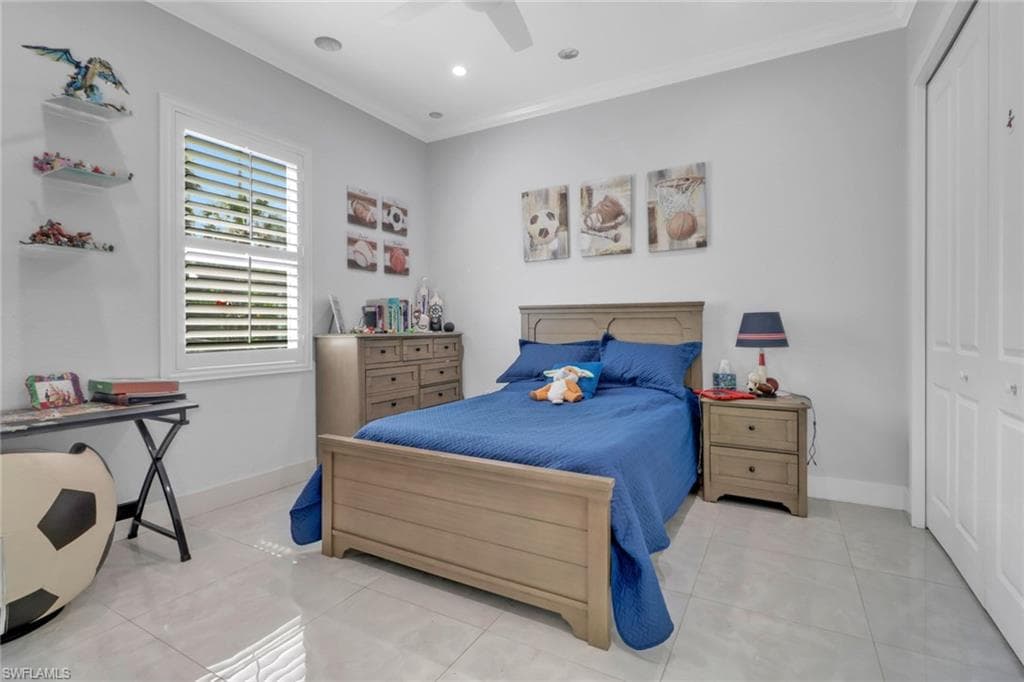 1086 21st St SW, Naples, FL 34117-24