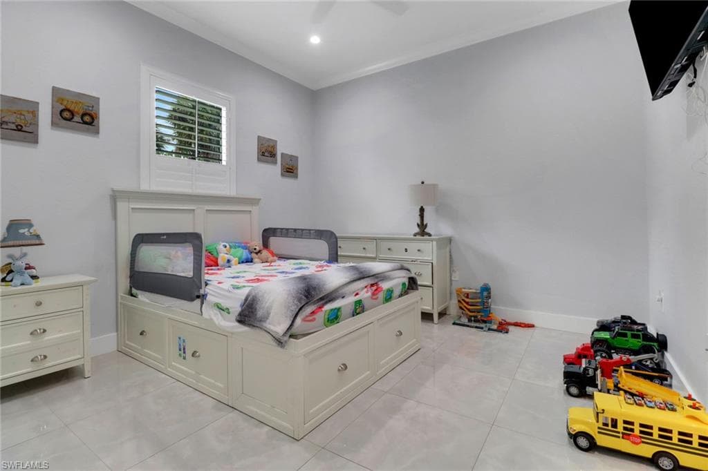 1086 21st St SW, Naples, FL 34117-25