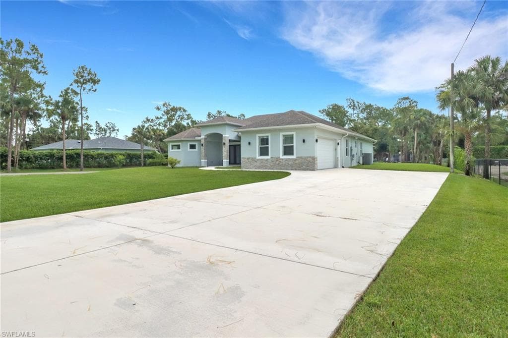 1086 21st St SW, Naples, FL 34117-3