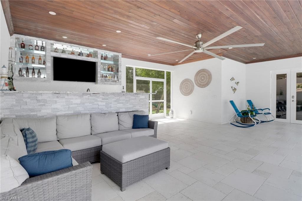 1086 21st St SW, Naples, FL 34117-39