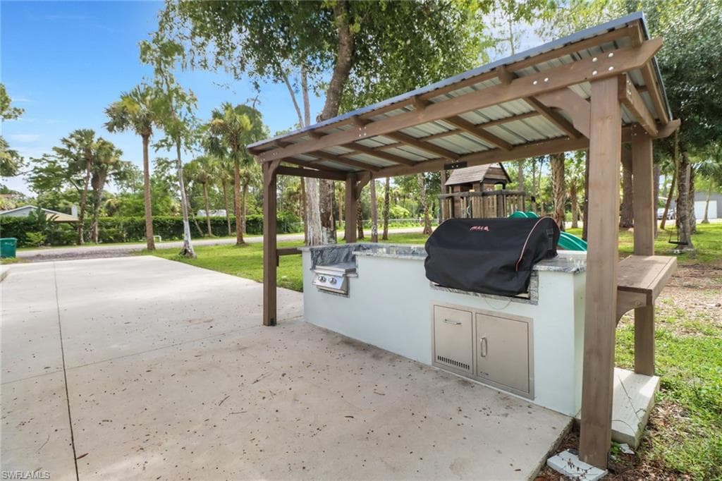 1086 21st St SW, Naples, FL 34117-42