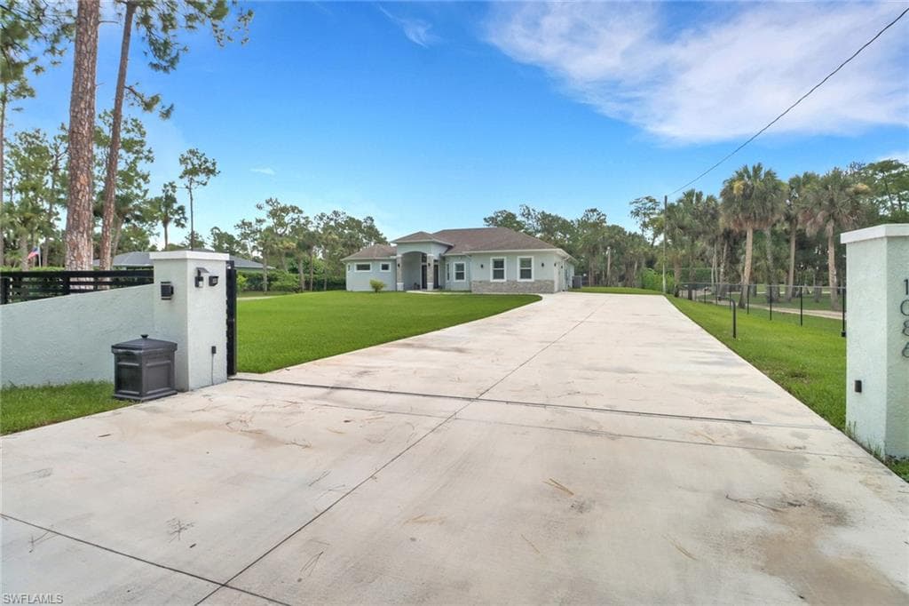 1086 21st St SW, Naples, FL 34117-4